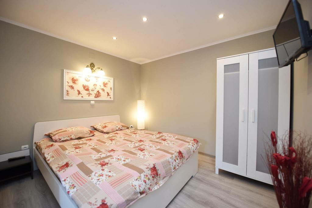 Casa Alexia Hotel Hateg Bagian luar foto